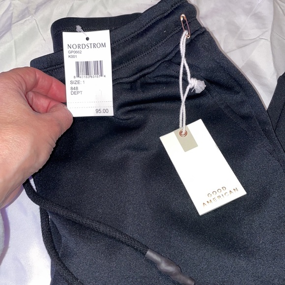 BNWT. Good American black joggers. Drawstring with pockets. Size 1 - Picture 2 of 7